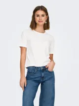 Remera básica blanca de manga corta, con cuello redondo y corte recto.
