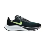 Championes de running Nike Air Zoom Pegasus 37 para mujer, con diseño aerodinámico en color negro, detalles en verde lima y suela blanca con tecnología de amortiguación Zoom.
