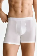 Pack de tres calzoncillos trunk de punto elástico blanco, con costuras planas, cintura elástica y parte delantera forrada.
