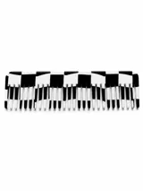 Peine de acetato con diseño a cuadros blanco y negro.
