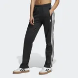 Pantalón deportivo Adidas Beckenbauer negro con tres rayas blancas a los costados, cintura elástica con cordón ajustable y bolsillos laterales.