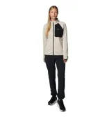 Campera técnica Columbia Titanium de tejido texturizado en color beige, con cierre frontal completo, cuello alto y bolsillo en el pecho con cierre en contraste negro. Presenta mangas largas con orificios para pulgares y ribetes elásticos en puños y dobladillo.