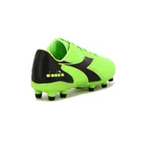 Championes de fútbol Diadora Futbol Cancha Md Barricade, color verde neón con detalles en negro.