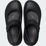 Zuecos Crocs Stomp Mary Jane color negro, con plataforma exagerada y correa ajustable con orificios para charms Jibbitz™.