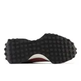 Championes New Balance 327 de dama, color verde y bordó con logo "N" en blanco.