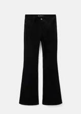 Jeans negros de corte acampanado y tiro medio, con diseño clásico de cinco bolsillos y trabillas para cinturón.