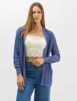 Cardigan abierto de tejido acanalado, con bolsillos frontales y mangas largas con puños ajustados.