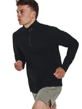Buzo deportivo Under Armour de manga larga con cierre de un cuarto en el cuello. Presenta un diseño minimalista en color negro con el logo de la marca sutilmente aplicado en el pecho. Cuenta con orificios para los pulgares en los puños y un bolsillo lateral.