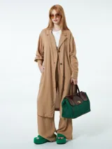 Túnica gris de lino y viscosa, de manga larga con botones y bolsillos laterales.