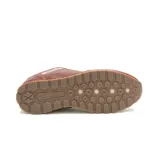 Championes Caterpillar modelo Ventura, confeccionados en cuero encerado con textura en color marrón. Presentan cordones al tono, entresuela de EVA en contraste y suela de goma para mayor tracción.