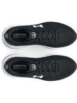 Championes de entrenamiento Under Armour modelo Charged Edge, color negro con detalles en gris y suela blanca. Presentan parte superior de malla transpirable con revestimientos de cuero y material sintético, entresuela Charged Cushioning para amortiguación y suela de goma con tracción.