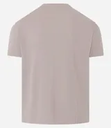 Remera muscle de hombre, color marrón claro, confeccionada en media malla, de cuello redondo y manga corta.