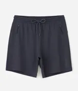 Bermuda deportiva Get Over color beige, confeccionada en poliéster con textura en relieve. Cuenta con cintura elástica con cordón ajustable, bolsillos laterales con cierre e incorporación de estampa localizada.