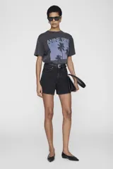 Remera gris de algodón con calce relajado y estampa gráfica frontal de palmeras inspirada en Los Ángeles.