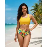 Top de bikini tipo crop top de color verde militar, con diseño deportivo y banda elástica en la base.