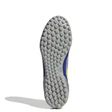 Championes de fútbol Adidas modelo F50 Club TF, edición especial Messi. Presentan un diseño en tonos azul, gris plateado y detalles en amarillo neón. Cuentan con suela específica para césped sintético, cierre con cordones y capellada sintética resistente.