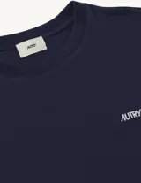 Remera de manga larga Autry color azul marino, con cuello redondo y logo pequeño bordado en el pecho.