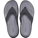 Chancletas Crocs modelo Yukon Vista II Lr Flip, color negro, con parte superior de piel sintética y detalles de costuras. Cuentan con plantilla LiteRide y suela moldeada Croslite.