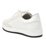 Zapatillas deportivas blancas con detalles plateados y logo de la marca en el lateral.