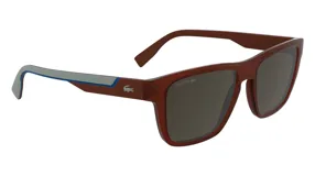 Lentes de sol Lacoste modelo 6058, con armazón de acetato en color marrón rojizo y cristales oscuros. Presentan un diseño rectangular clásico con el logo de la marca grabado en el cristal izquierdo.