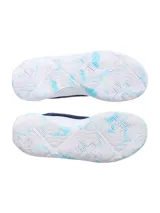 Championes de básquetbol Under Armour Jet 23, con diseño en tonos azules y detalles en azul marino. Presentan una parte superior de materiales mixtos para mayor durabilidad y transpirabilidad, entresuela Micro G® para amortiguación y suela de goma con patrón de tracción anatómico.