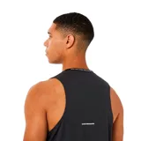 Musculosa Asics de hombre color negro y gris, confeccionada con tejido ligero de secado rápido y transpirable.