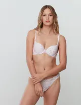 Soutien de lycra con aro y copa con formada, marca Montelle. Breteles fijos con largo regulable.