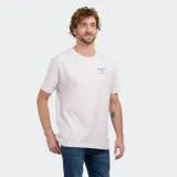 Remera manga corta color rosado con logo estampado en el pecho.