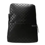 Mochila urbana North Sails modelo Julian, color negro con diseño de textura a cuadros. Cuenta con compartimento interno para notebook y cierre principal con cremallera.