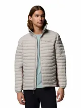 Campera puffer híbrida Columbia modelo Powder Pass Hybrid, de color gris claro con paneles laterales en tono marrón oscuro. Cuenta con cuello alto, cierre frontal completo y bolsillos laterales con cierre. Logo de la marca bordado en el pecho.