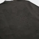 Remera de manga larga Wasted Talent con corte holgado y hombros caídos. Presenta un acabado de teñido negro con efecto vintage desgastado, etiqueta tejida en el frente, logotipo bordado en la manga y estampado grande en la espalda.