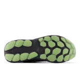 Championes de running New Balance modelo Fresh Foam X Evoz V3, color negro con logo 'N' en blanco y detalles en verde lima. Presentan una entresuela gruesa con textura y suela exterior de goma en verde lima.