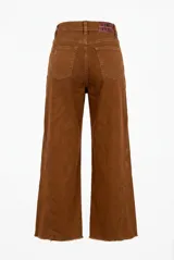 Jean wide leg bordó de tiro medio, con costuras decorativas verticales en las piernas y terminación desmechada en el dobladillo.