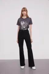 Pantalón Oxford de tiro alto color negro.