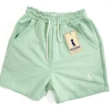 Short deportivo verde agua con cintura elástica ajustable con cordón, bolsillos laterales y logo bordado de la marca en la pierna.