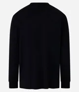 Remera de manga larga con cuello redondo, confeccionada en algodón. Presenta un corte comfort holgado y una pequeña etiqueta decorativa en el bajo.