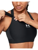 Top deportivo de alto impacto Under Armour, color negro, con tecnología HeatGear® que absorbe el sudor. Presenta diseño de compresión, correas ajustables con cierre de gancho y logo de la marca estampado en el centro.