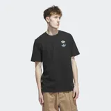 Remera negra de corte clásico con cuello redondo y logo de Adidas Triple Trifolio estampado en el pecho.