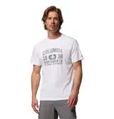 Remera blanca de manga corta con estampado frontal de la marca Columbia en color gris.