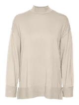 Sweater de punto con cuello alto, manga larga con puños acanalados y diseño holgado con aberturas laterales en el ruedo.