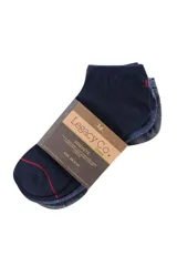 Pack de tres pares de soquetes finos, uno azul marino con detalles rojos, uno azul y uno gris.