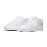 Championes Nike Court Vision Low de diseño urbano inspirado en el básquetbol de los años 80, confeccionados en cuero sintético blanco con el logo de la marca en los laterales y suela de goma.