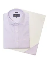 Camisa de manga larga RKF modelo Wf Pc, color lila con rayas verticales blancas. Cuenta con cuello italiano, cierre frontal con botones, bolsillo en el pecho con logo bordado y calce regular.