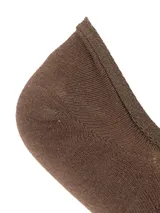 Calcetín invisible de mujer color marrón, confeccionado en fibra de bambú y spandex, con propiedades antibacterianas y de alta absorción. Diseñado para usar con zapatillas y mocasines.