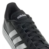 Championes Adidas Grand Court Base 2.0, color negro con detalles en blanco, con las tres tiras clásicas de Adidas en los laterales.