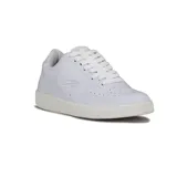 Championes urbanos Mormaii de cuero sintético color blanco con suela plana y cordones.
