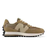 Championes urbanos New Balance modelo 327, color beige con detalles en marrón, confeccionados en gamuza y tela, con logo "N" característico en los laterales y entresuela blanca.