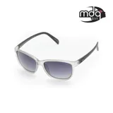 Lentes de sol MDQ modelo Tari, con marco rectangular de acetato color gris translúcido y lentes grises degradé. Patillas negras con logo de la marca.
