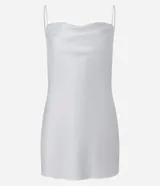 Vestido corto blanco de satén con breteles finos y escote drapeado.