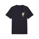 Remera azul de algodón con cuello redondo y estampado en el pecho con un diseño abstracto en tonos celeste y amarillo.